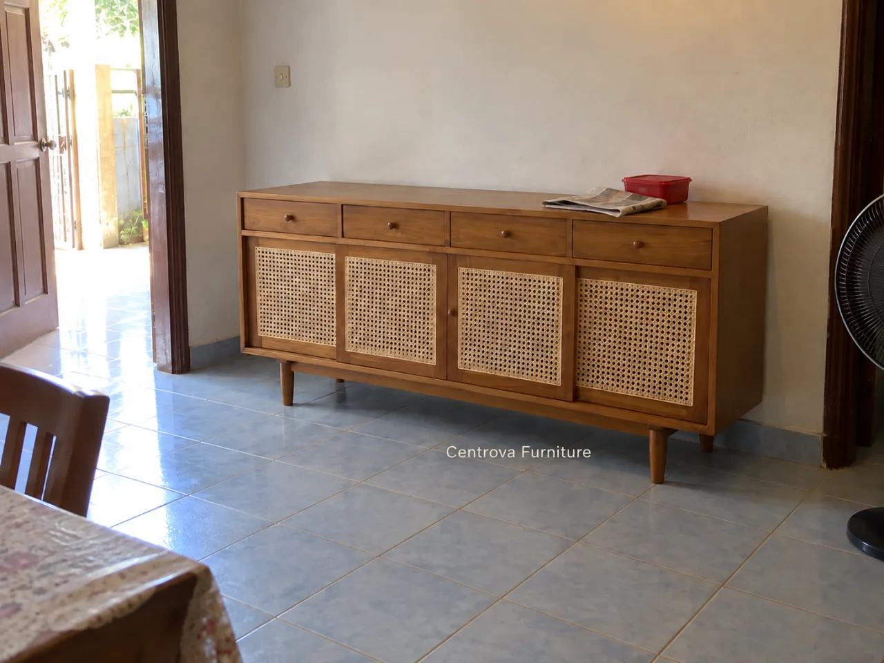 Penataan Buffet Cabinet Jati dalam ruang rumah sederhana
