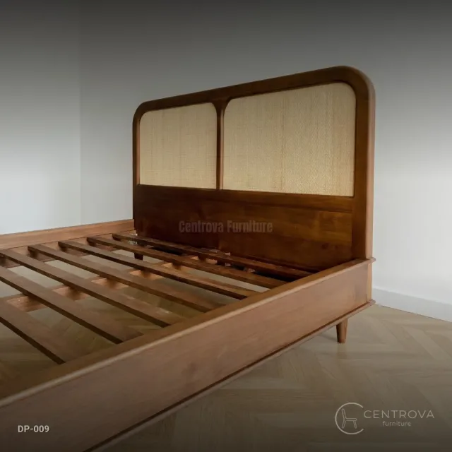 Tempat Tidur Kayu Jati Solid Sandaran Rotan Vintage - Furniture Jati Jepara